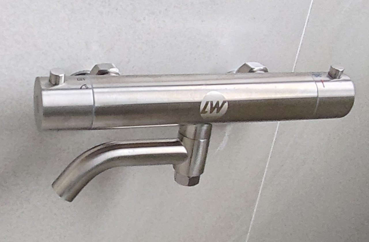 IU8209 恆溫浴缸龍頭 -拉絲